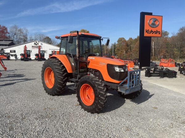 Kubota M108s tractor