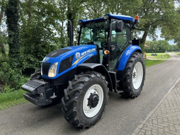 ⁠⁠New Holland TD5.95 Tractor